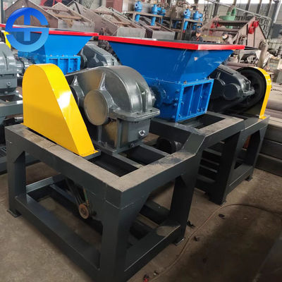 Altmetall Q235 Stahl-2*11kw, das Maschinen-doppelten Wellen-Reißwolf aufbereitet